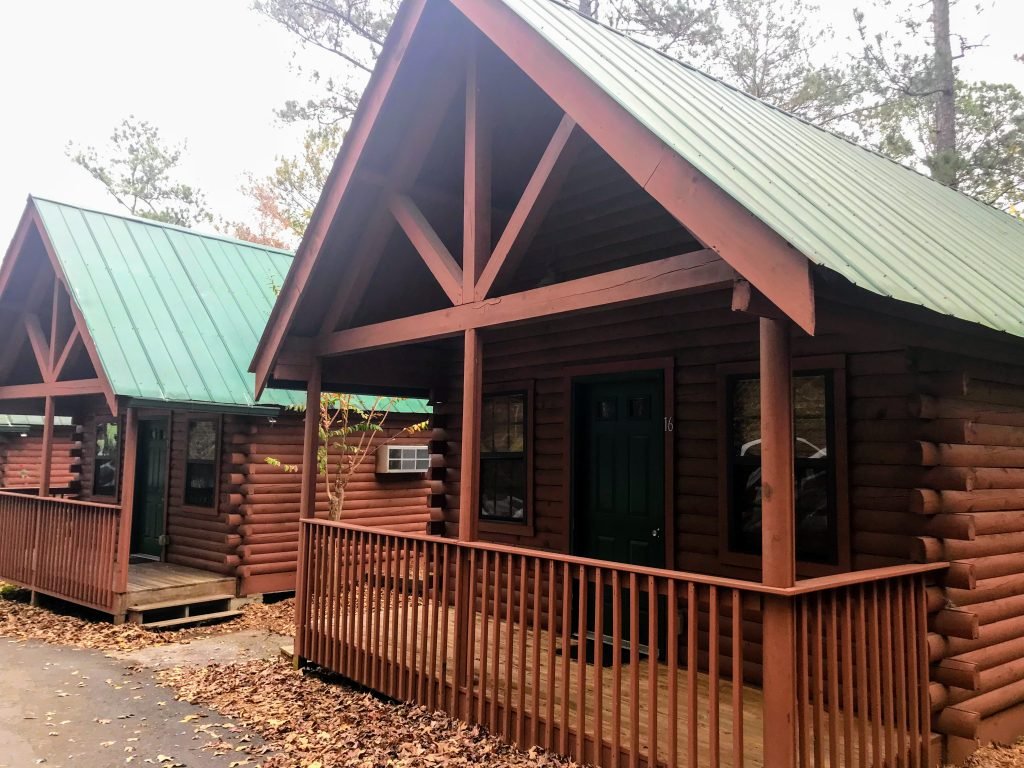 Cabane de bușteni la morile istorice din Banning