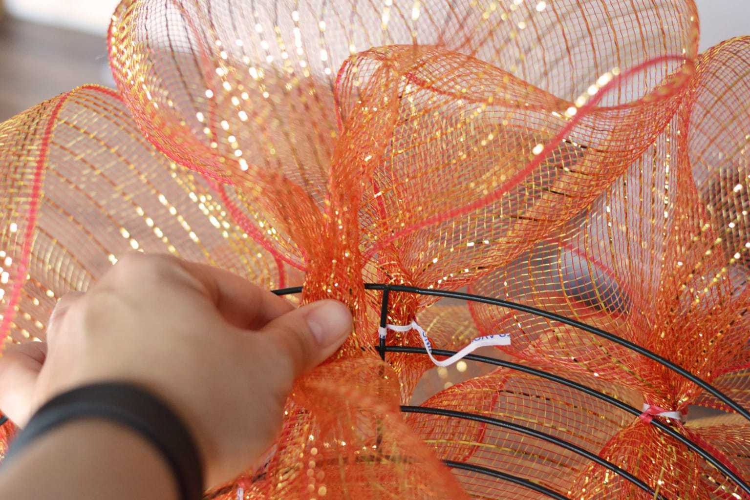 How To Make A Patriotic Deco Mesh And Ribbon Wreath With Wire Frame 