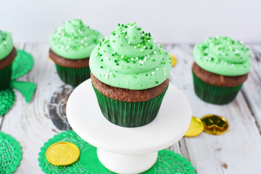 st paddys day cupcakes with baileys