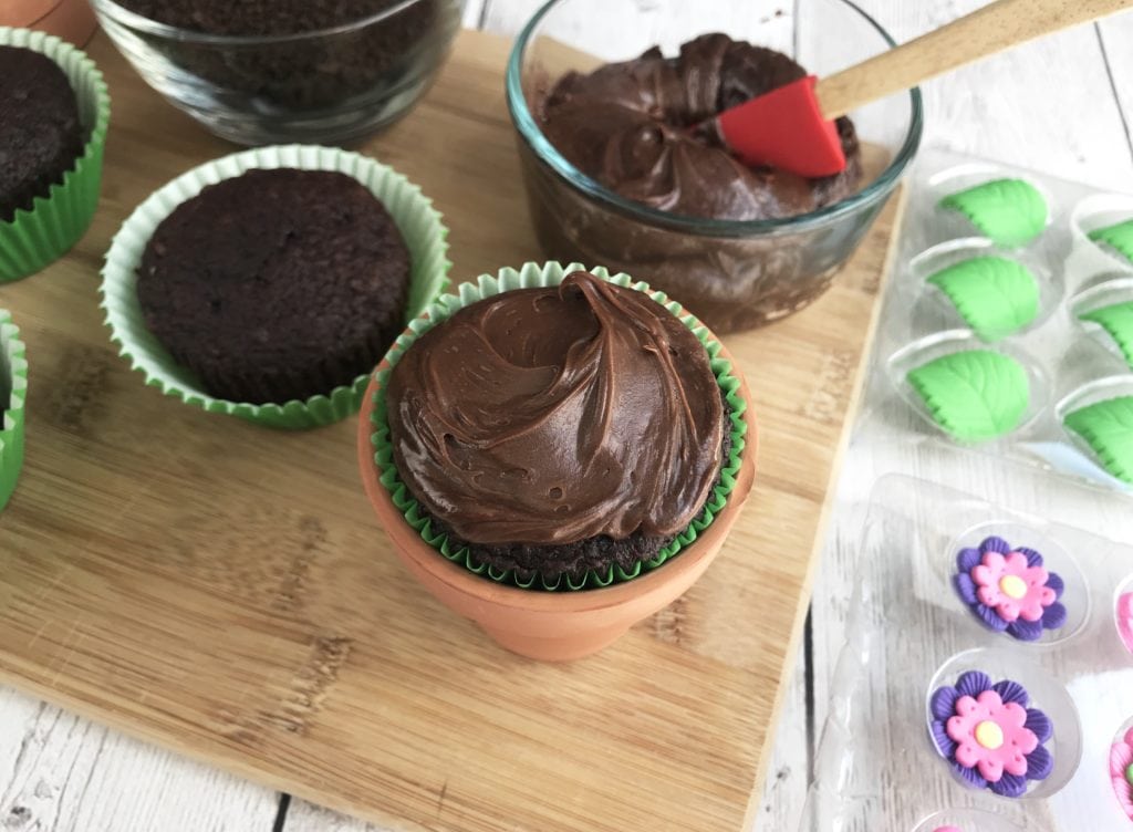 Flower Pot Cupcakes, Cupcake Recipe, Chocolate Flower Pot Cupcakes, Kids Dessert Recipe
