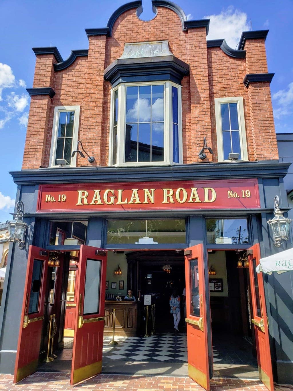 Raglan Road Irish Pub 1 