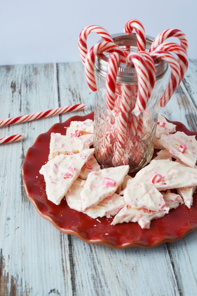 Peppermint White Chocolate Bark: 2-Ingredient No-Bake Holiday Treat