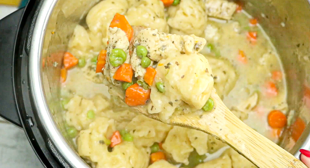 Instant Pot Chicken & Dumplings Recipe With Canned Biscuits (VIDEO)