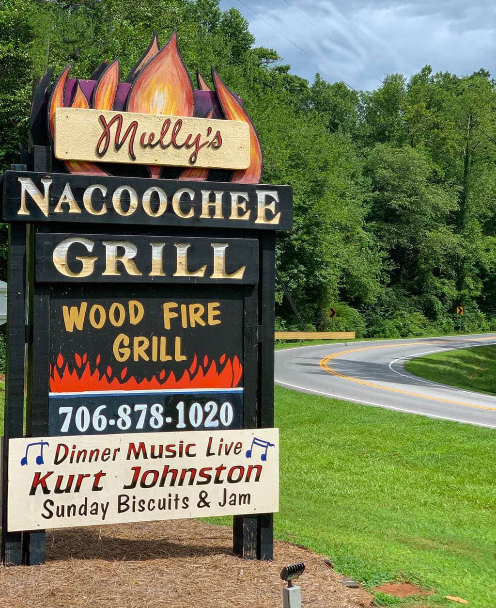 Mully's Nacoochee Grill