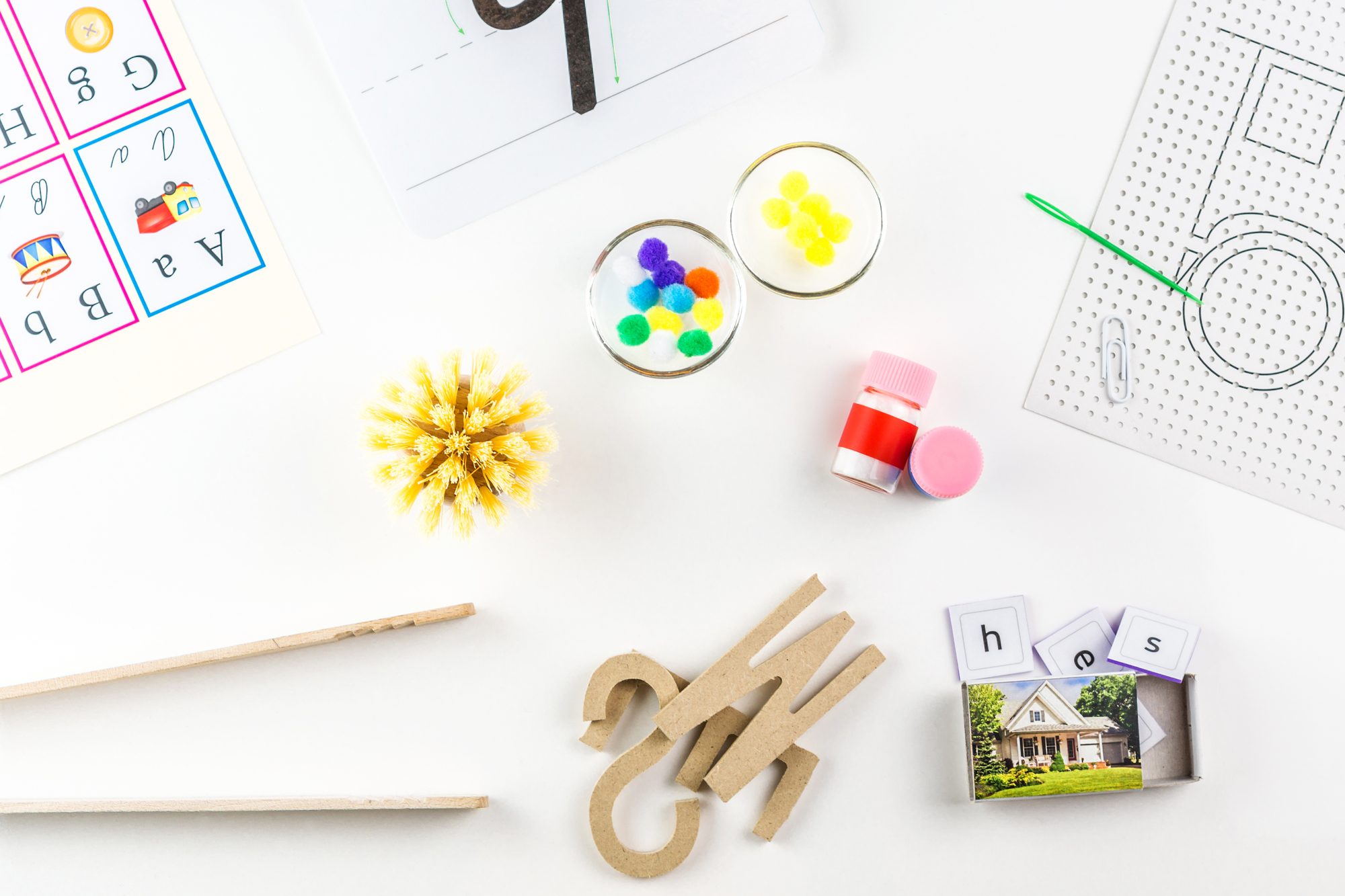 Educational tools used in Montessori